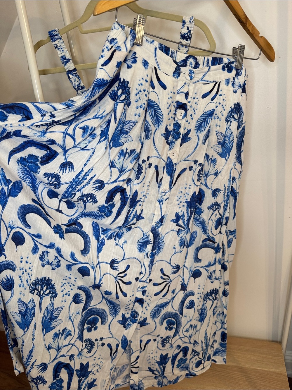 Simple Blue & White Floral Wide Leg Jumpsuit Set - Picture 4 of 7